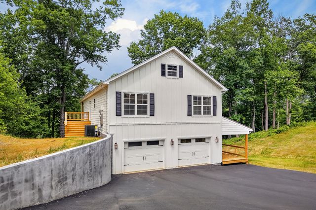 253 River Front Dr, Sparta, TN 38583