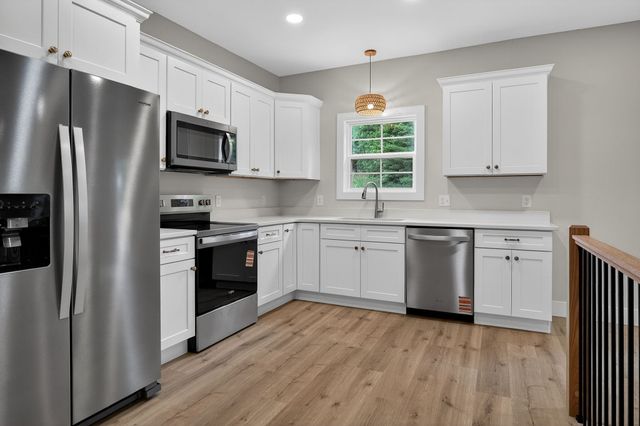 253 River Front Dr, Sparta, TN 38583