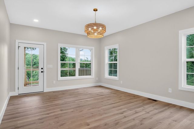 253 River Front Dr, Sparta, TN 38583