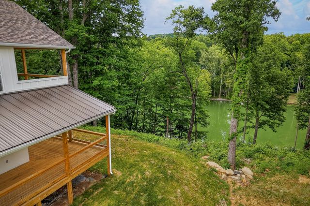 253 River Front Dr, Sparta, TN 38583
