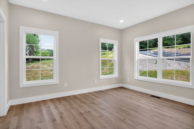 253 River Front Dr, Sparta, TN 38583