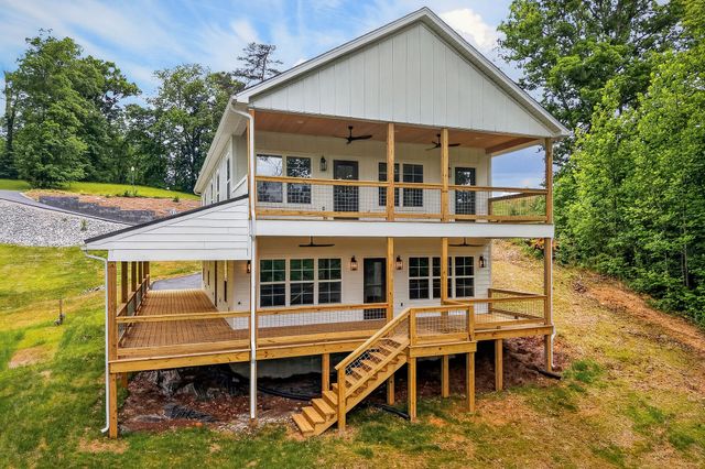 253 River Front Dr, Sparta, TN 38583