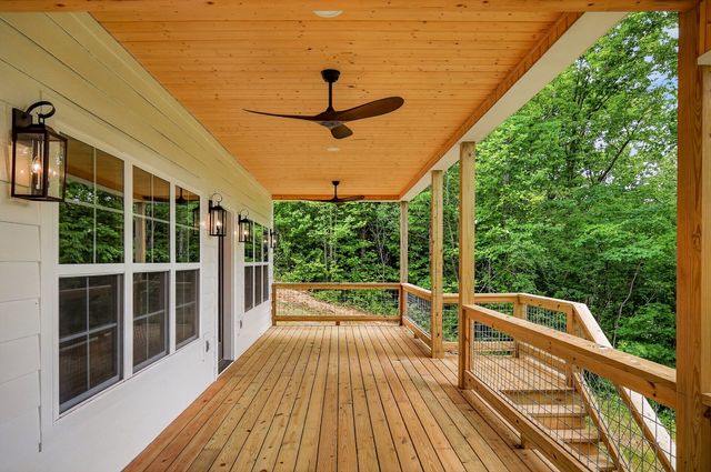 253 River Front Dr, Sparta, TN 38583