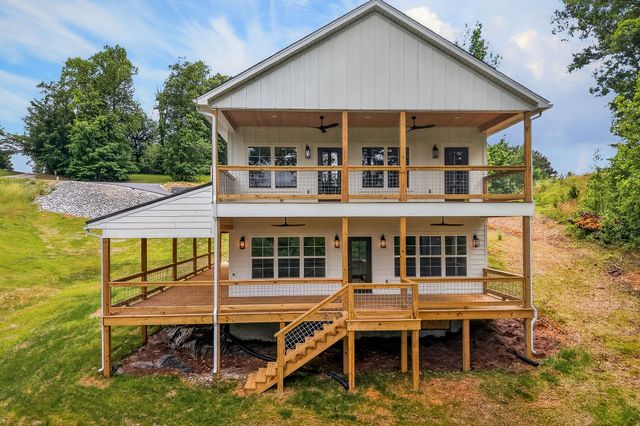 253 River Front Dr, Sparta, TN 38583