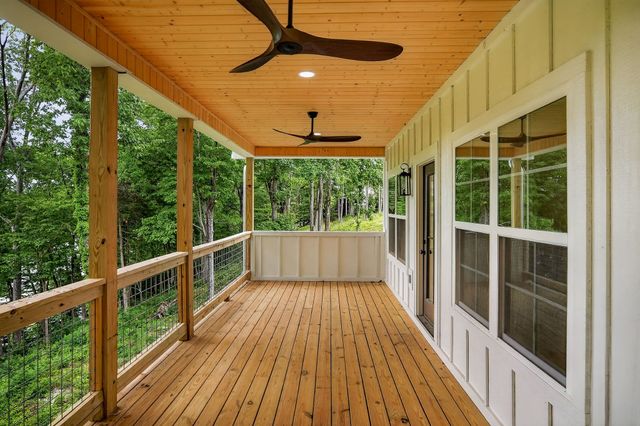 253 River Front Dr, Sparta, TN 38583
