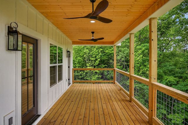 253 River Front Dr, Sparta, TN 38583
