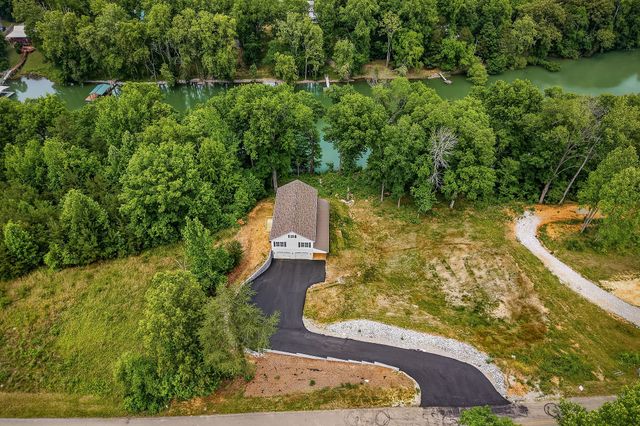 253 River Front Dr, Sparta, TN 38583