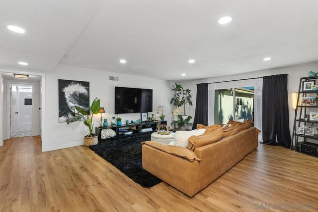 1811 IRIS WAY, Escondido, CA 92027