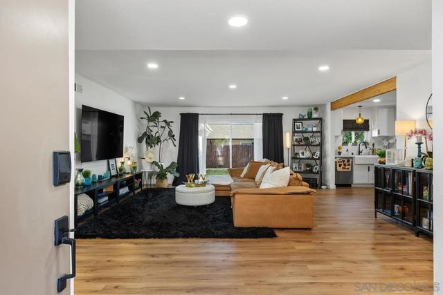 1811 IRIS WAY, Escondido, CA 92027