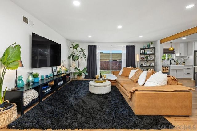 1811 IRIS WAY, Escondido, CA 92027