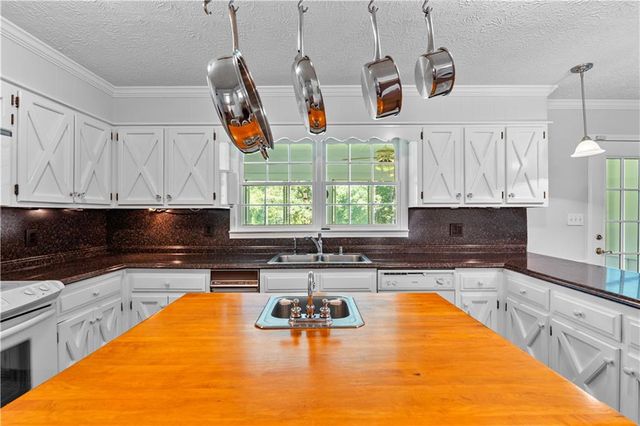 894 Upper Woolsey Road, Hampton, GA 30228