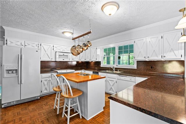 894 Upper Woolsey Road, Hampton, GA 30228