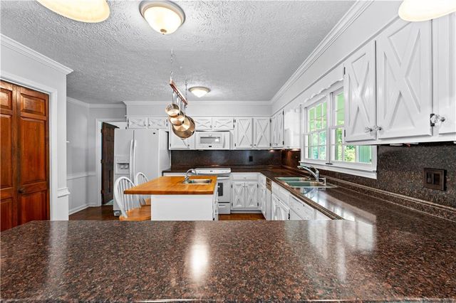 894 Upper Woolsey Road, Hampton, GA 30228