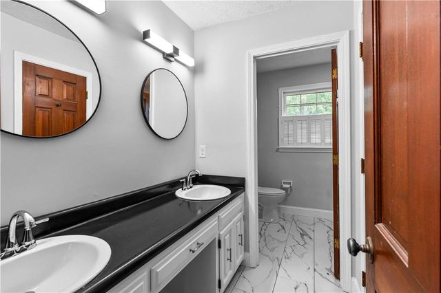 894 Upper Woolsey Road, Hampton, GA 30228