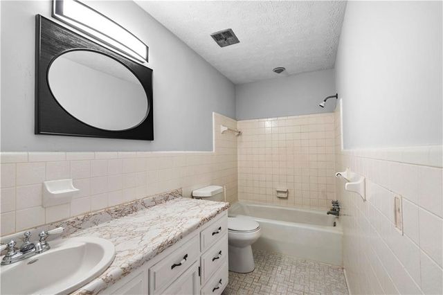 894 Upper Woolsey Road, Hampton, GA 30228