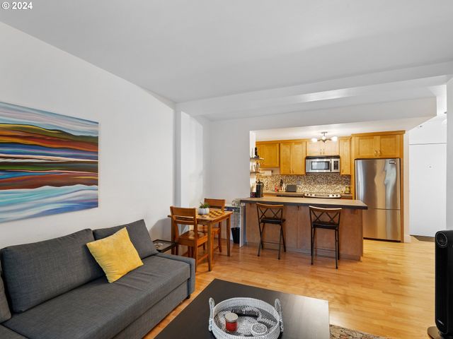 1829 Nw LOVEJOY St 104, Portland, OR 97209