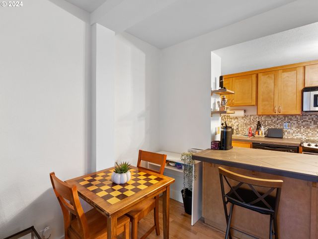 1829 Nw LOVEJOY St 104, Portland, OR 97209