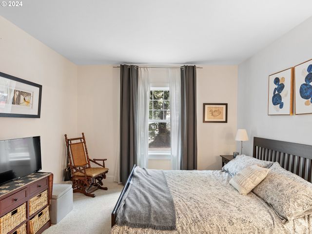 1829 Nw LOVEJOY St 104, Portland, OR 97209