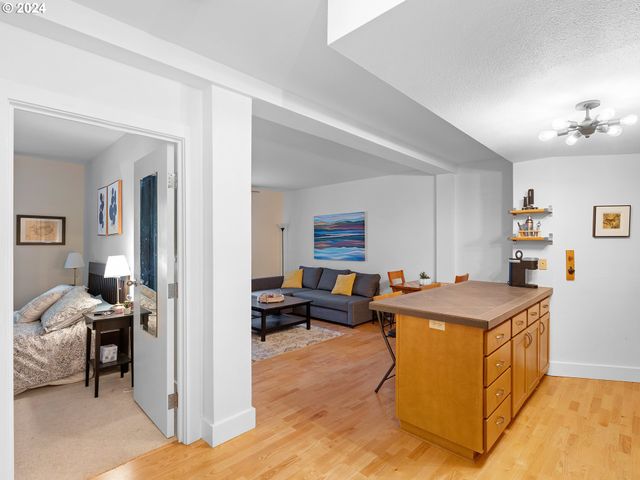 1829 Nw LOVEJOY St 104, Portland, OR 97209