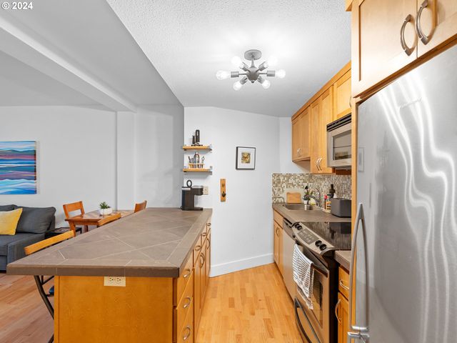 1829 Nw LOVEJOY St 104, Portland, OR 97209