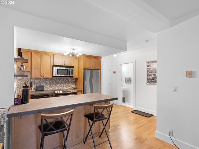 1829 Nw LOVEJOY St 104, Portland, OR 97209