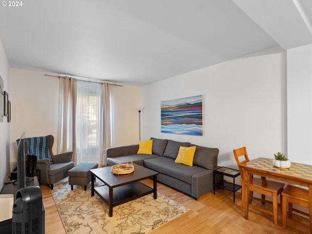 1829 Nw LOVEJOY St 104, Portland, OR 97209