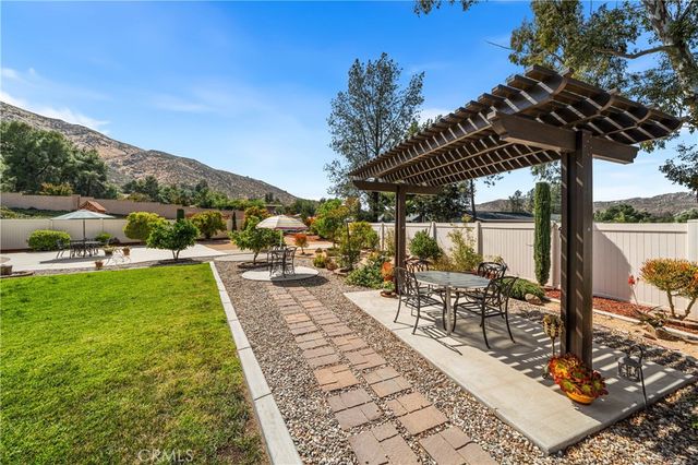 26771 Round Up Street, Winchester, CA 92596