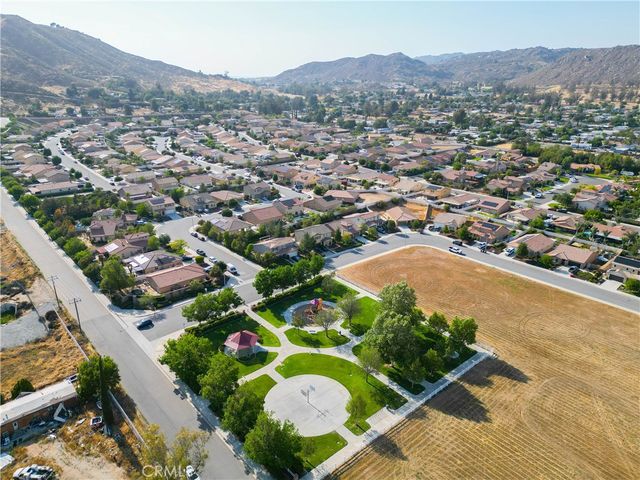 26771 Round Up Street, Winchester, CA 92596