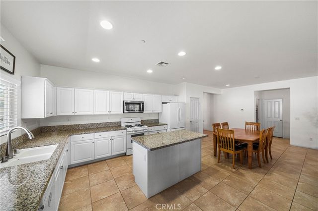 26771 Round Up Street, Winchester, CA 92596