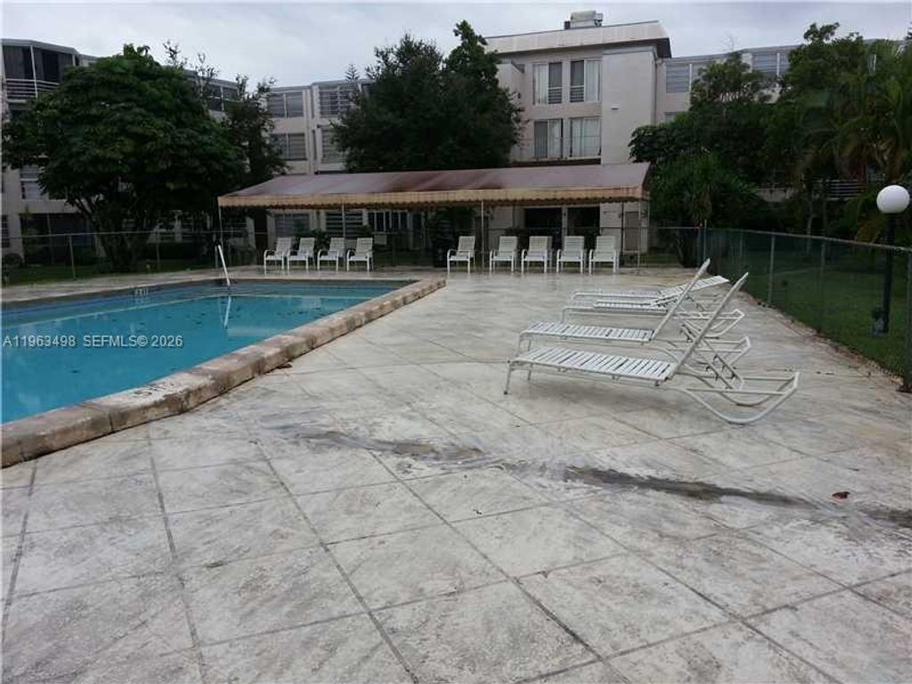 1401 NE 191st St D108, Miami, FL 33179