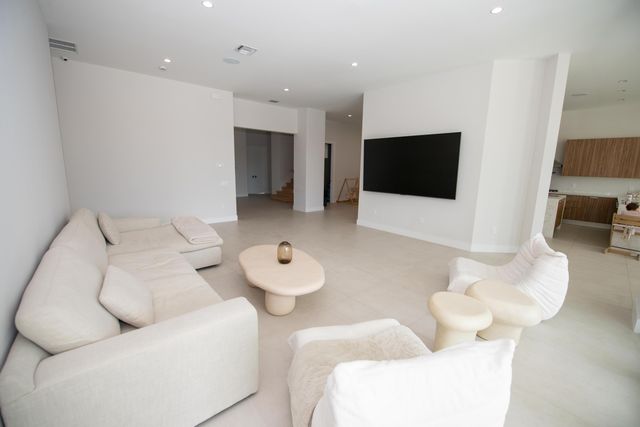 5746 Ashwood Circle W, Hollywood, FL 33312