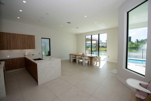 5746 Ashwood Circle W, Hollywood, FL 33312