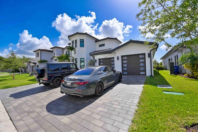 5746 Ashwood Circle W, Hollywood, FL 33312