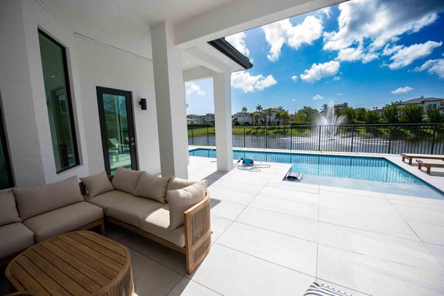 5746 Ashwood Circle W, Hollywood, FL 33312