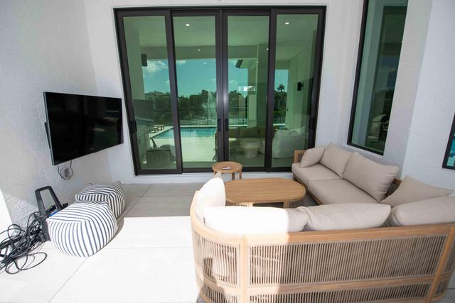 5746 Ashwood Circle W, Hollywood, FL 33312