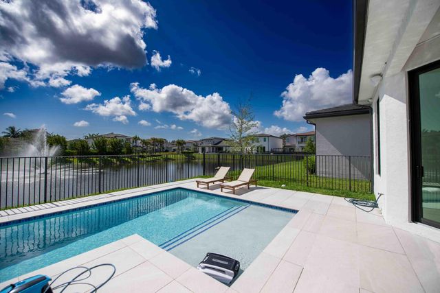 5746 Ashwood Circle W, Hollywood, FL 33312