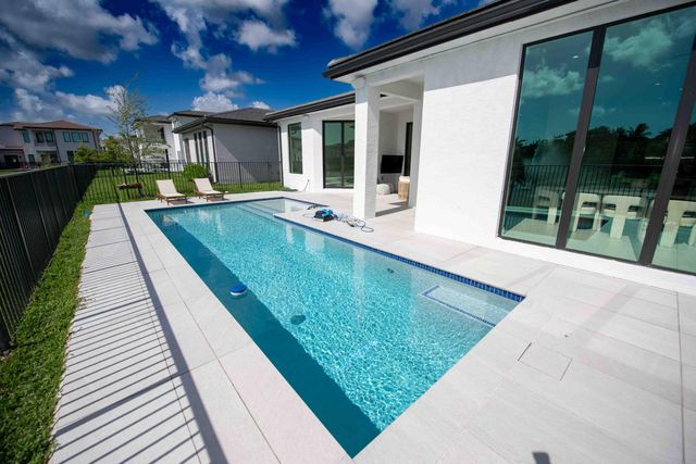 5746 Ashwood Circle W, Hollywood, FL 33312