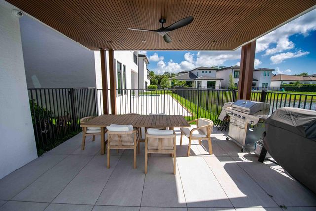 5746 Ashwood Circle W, Hollywood, FL 33312
