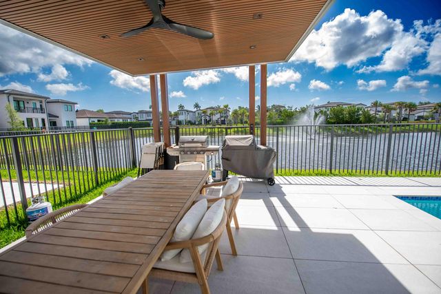 5746 Ashwood Circle W, Hollywood, FL 33312