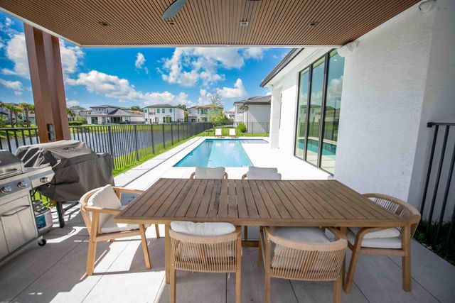 5746 Ashwood Circle W, Hollywood, FL 33312