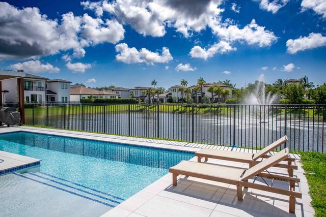 5746 Ashwood Circle W, Hollywood, FL 33312