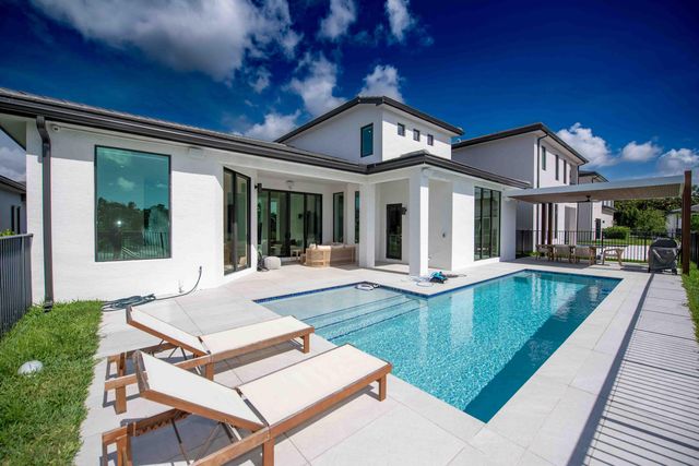 5746 Ashwood Circle W, Hollywood, FL 33312
