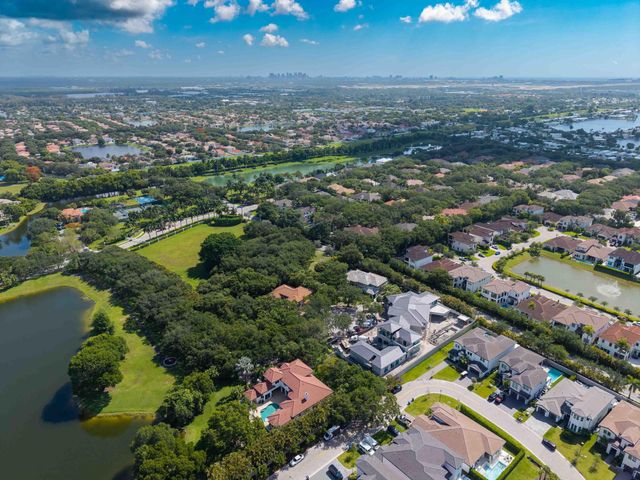5746 Ashwood Circle W, Hollywood, FL 33312