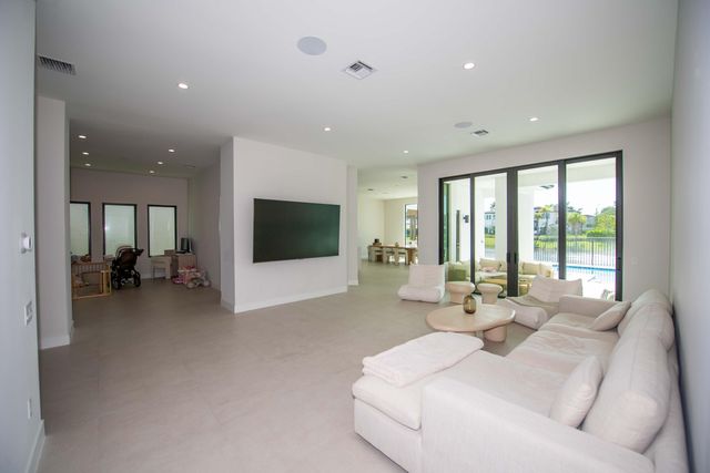 5746 Ashwood Circle W, Hollywood, FL 33312