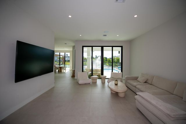 5746 Ashwood Circle W, Hollywood, FL 33312