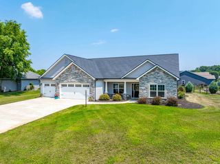 1388 S Honeybee Court, Warsaw, IN 46580