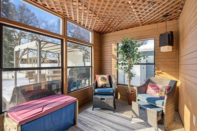 7649 46th Avenue N, New Hope, MN 55428