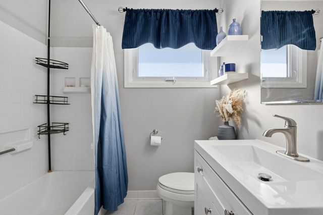 7649 46th Avenue N, New Hope, MN 55428