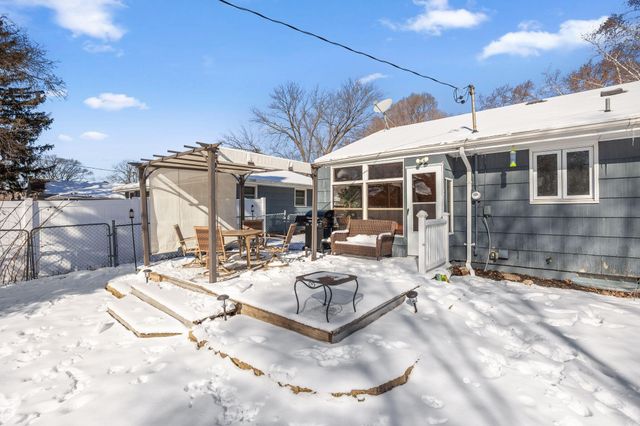 7649 46th Avenue N, New Hope, MN 55428