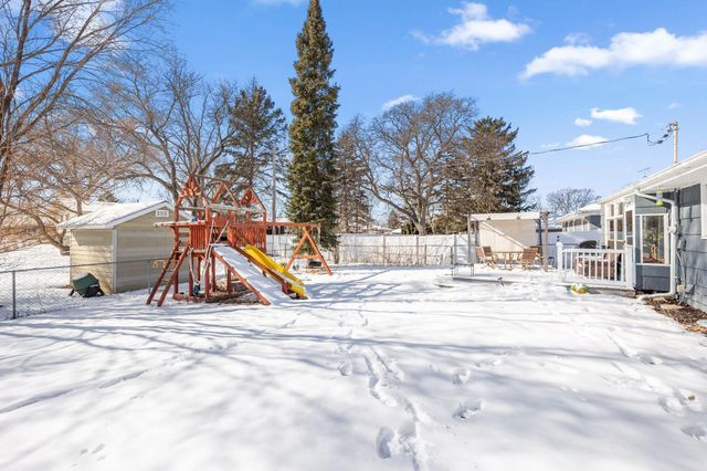 7649 46th Avenue N, New Hope, MN 55428